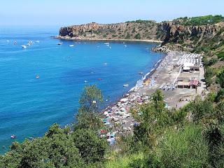 Pollina: entre la torre y el maná Pollina: entre la torre y el maná
