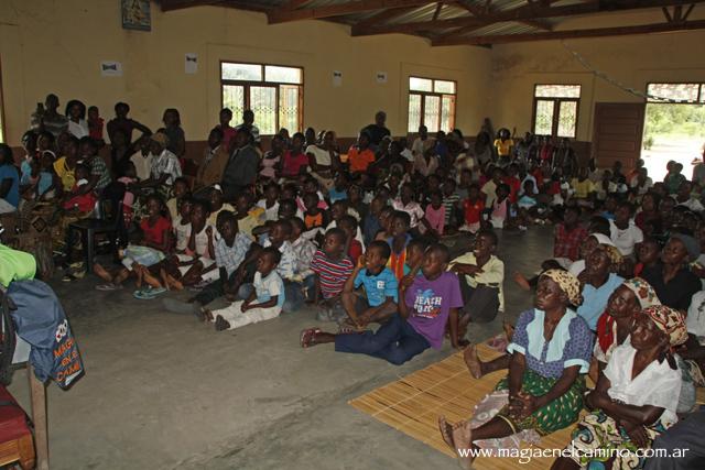 magiaenñaiglesia2 Un mail y Magia en el interior de una iglesia (sincretismo africano)