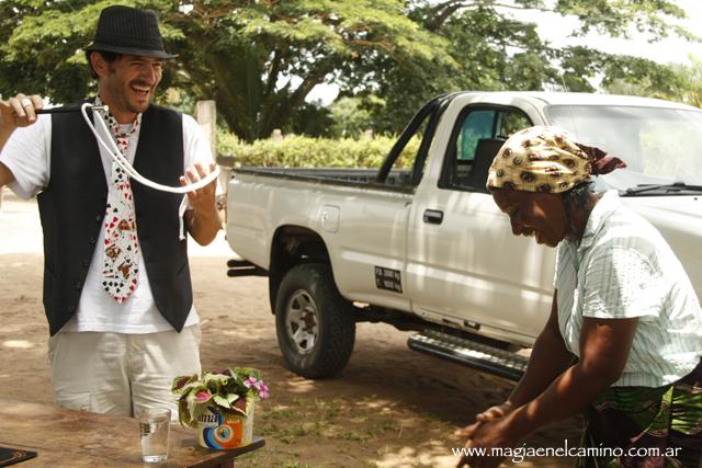 hastaelmagoserie Un mail y Magia en el interior de una iglesia (sincretismo africano)