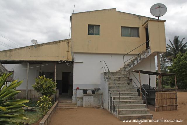 casa Un mail y Magia en el interior de una iglesia (sincretismo africano)