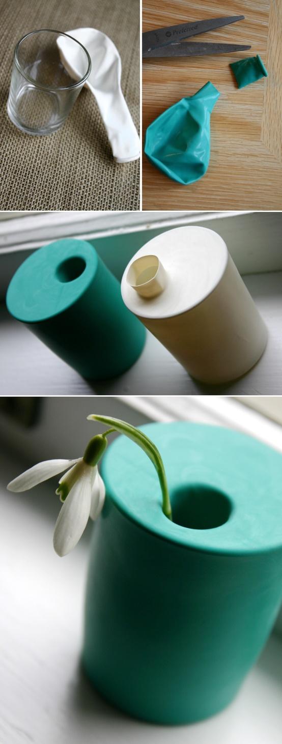 Diy: Un original jarrón con un vaso y un globo Diy: Un original jarrón con un vaso y un globo