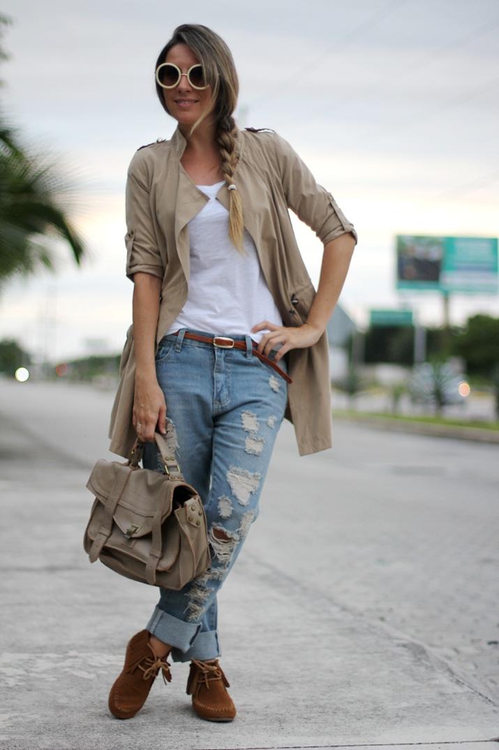 Distressed boyfriend jeans Distressed boyfriend jeans by fashion blogger Mónica Sors