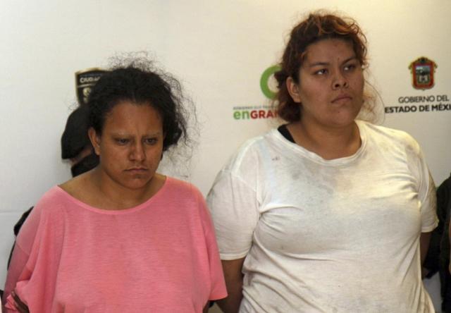 LE SACA LOS OJOS A SU HIJO PARA QUE NO VEA EL FIN DEL MUNDO Le saca los ojos a su hijo para que no vea el fin del mundo. – NOTICIAS DE MIEDO