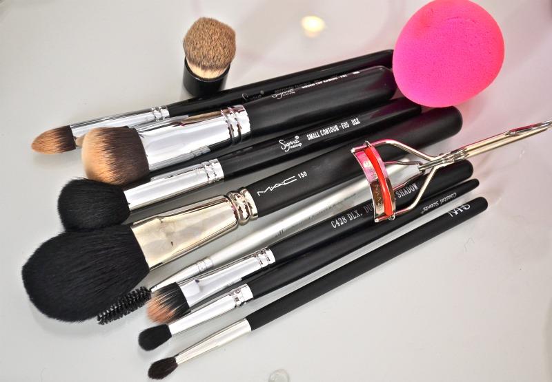 Tutorial Daily Make Up Brochas_Sigma_MAC_COASTAL_SCENTS_Kevyn_Aucoin_Beauty_Blender
