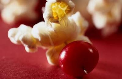 Os enseñamos como hacer una guirnalda navideña hecha con palomitas Os enseñamos como hacer una guirnalda navideña hecha con palomitas