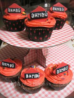 CUPCAKES PARA MIS COMPIS DE CHOCOLATE CON CEREZA CUPCAKES PARA MIS COMPIS DE CHOCOLATE CON CEREZA
