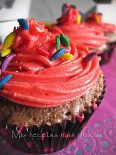 CUPCAKES PARA MIS COMPIS DE CHOCOLATE CON CEREZA CUPCAKES PARA MIS COMPIS DE CHOCOLATE CON CEREZA