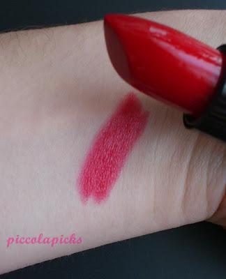SEMANA DE LABIALES I: ROJO REVLON SEMANA DE LABIALES I: ROJO REVLON