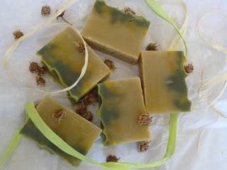 Jabón de Aguacate y Caléndula Jabón de Aguacate y Caléndula