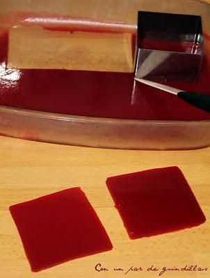 Cortamos la película de frambuesa caenlón-mascarpone