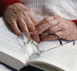 ¿Por qué al envejecer cuesta más leer?
