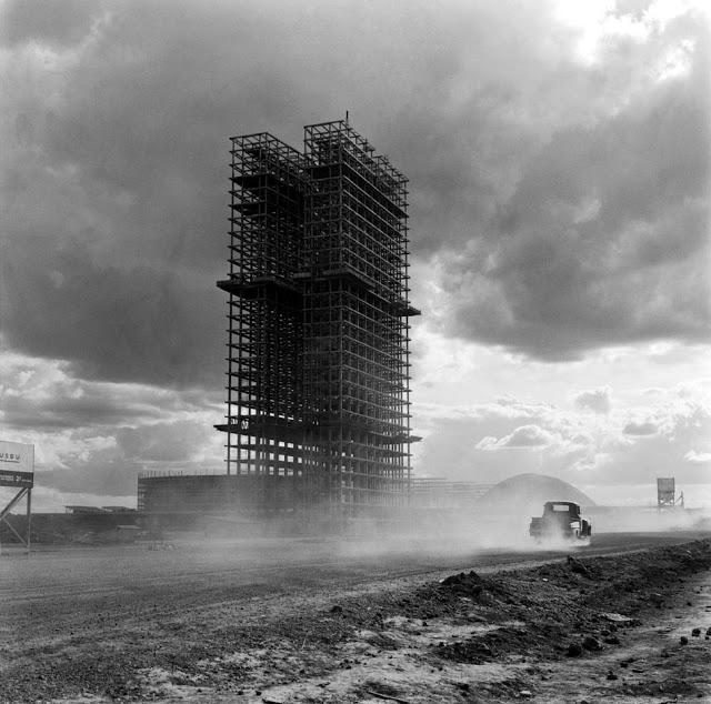 Dedicadas al gran Oscar Niemeyer: Brasilia en construcción, por Marcel Gautherot