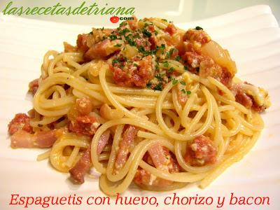 Espaguetis con huevo, chorizo y bacon