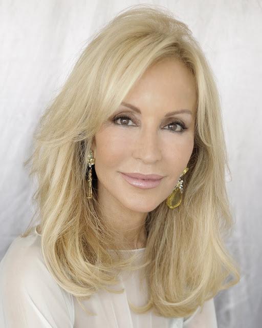 Carmen Lomana presenta primera fragancia 'First collection'