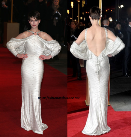 Anne Hathaway, de Givenchy, en el estreno de Los Miserables en Londres