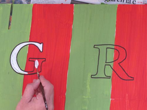 Pintando letras del teatro de marionetas Juguetes ecologicos de carton para niños