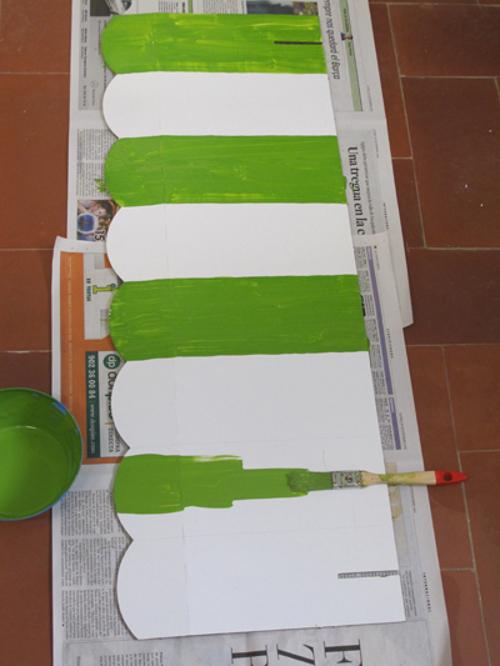 Pintando toldo de cartón del teatrillo personalizar juguete de carton de cartoones