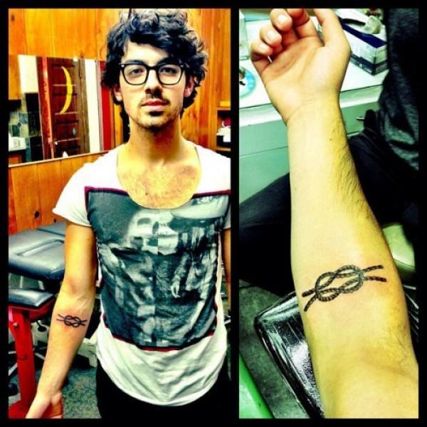 ¡Joe Jonas tiene nuevo tatuaje!