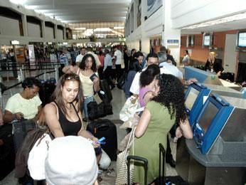 Cientos de dominicanos sin papeles deciden retornar a su país
