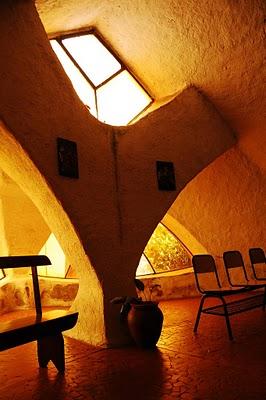 Delicias con Invitación: La Magnética Expresión de Claudio Caveri Delicias con Invitación: La Magnética Expresión de Claudio Caveri