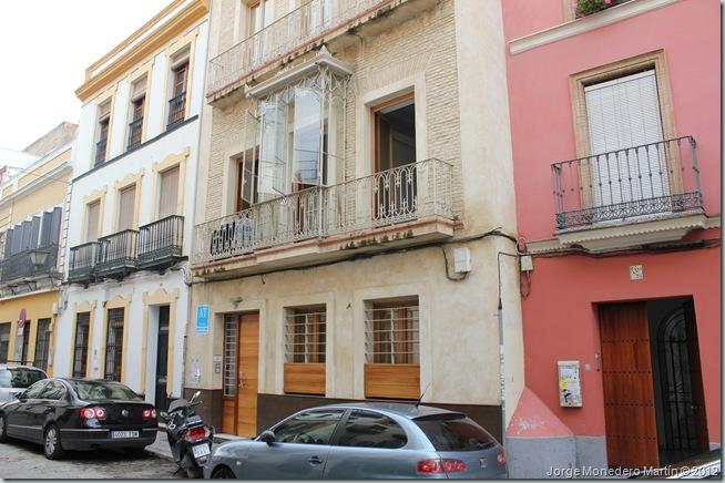 Fachada casa Sevilla antigua rehabilitada en Sevilla