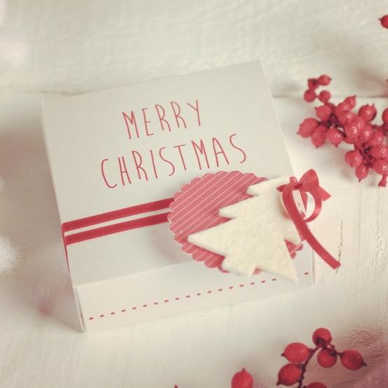 Envolviendo regalos navideños Envolviendo regalos navideños