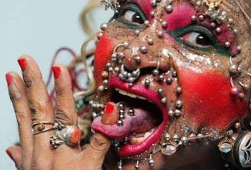 Las 10 mujeres mas extrañas del mundo Las 10 mujeres mas extrañas del mundo – CURIOSIDADES