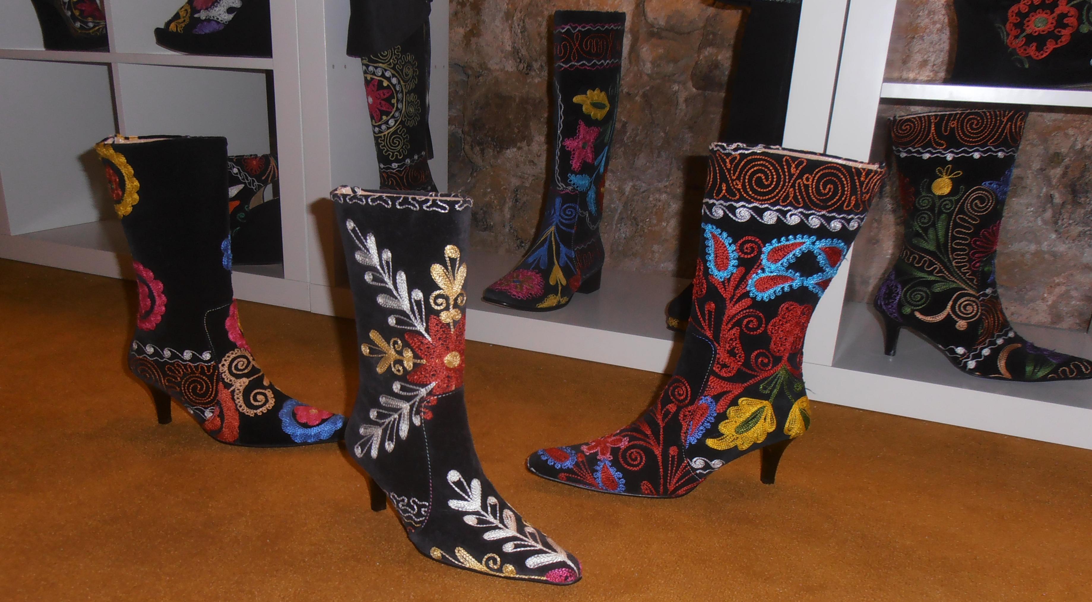 OLYMPUS DIGITAL CAMERA Zapatos de diseño, obras de arte en tus pies