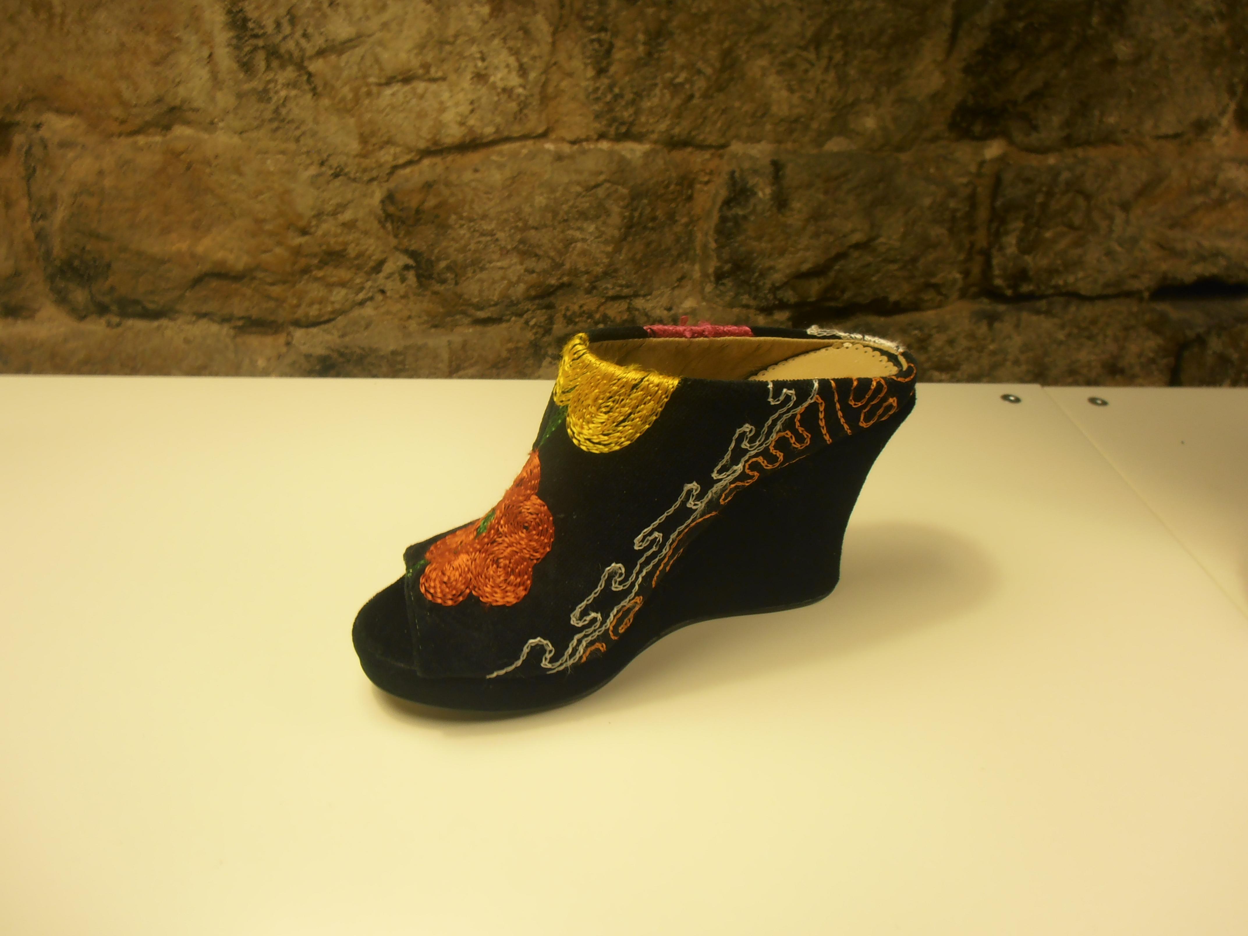 OLYMPUS DIGITAL CAMERA Zapatos de diseño, obras de arte en tus pies