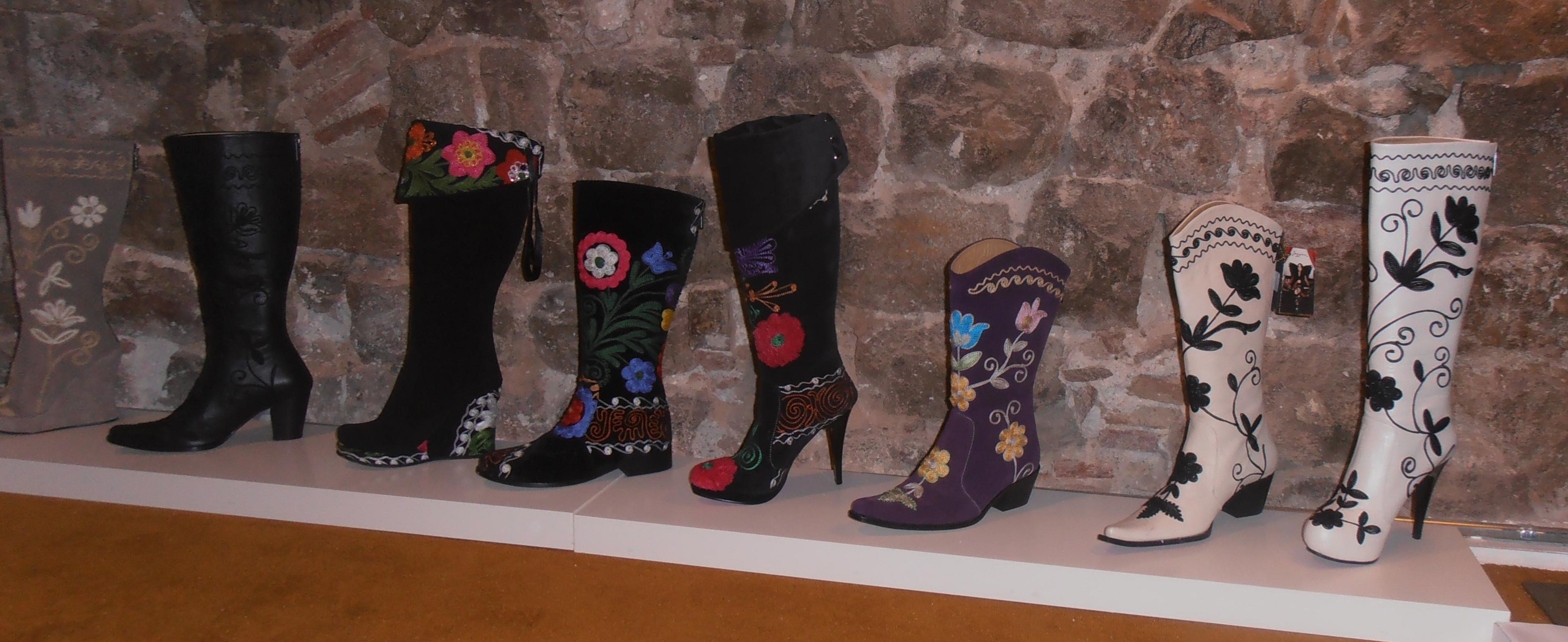 OLYMPUS DIGITAL CAMERA Zapatos de diseño, obras de arte en tus pies