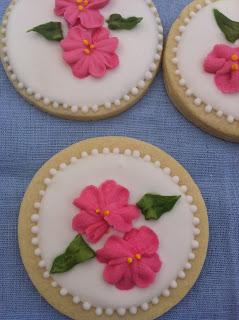 GALLETAS CON FLORES ROJAS y ROSAS