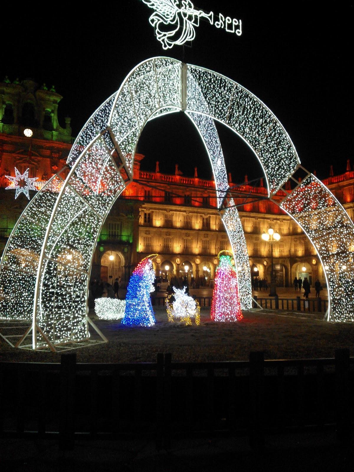 Iluminación navideña en la Plaza Mayor/ マジョール広場のクリスマスライトアップ