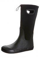 CHUBASQUERO, BOTAS Y A LA CALLE CHUBASQUERO, BOTAS Y A LA CALLE