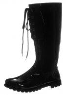 CHUBASQUERO, BOTAS Y A LA CALLE CHUBASQUERO, BOTAS Y A LA CALLE