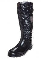 CHUBASQUERO, BOTAS Y A LA CALLE CHUBASQUERO, BOTAS Y A LA CALLE