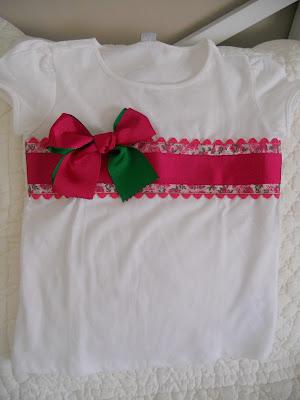 CAMISETA EN FUCSIA Y VERDE