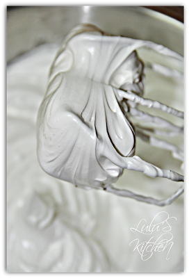 TARTA MÁRMOL Y GLASEADO DE MARSHMALLOW TARTA MÁRMOL Y GLASEADO DE MARSHMALLOW