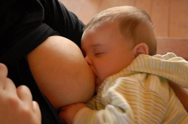 Lactancia Materna: 10 Razones para Amantar a tu Bebé lm