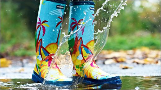 Como ya hizo en 2011, Havaianas trae de nuevo toda la alegría, diversión y el “Brazilian Spirit” de la marca a los grises días de lluvia con su gama Rain Boots. Como ya hizo en 2011, Havaianas trae de nuevo toda la alegría, diversión y el “Brazilian Spirit” de la marca a los grises días de lluvia con su gama Rain Boots.