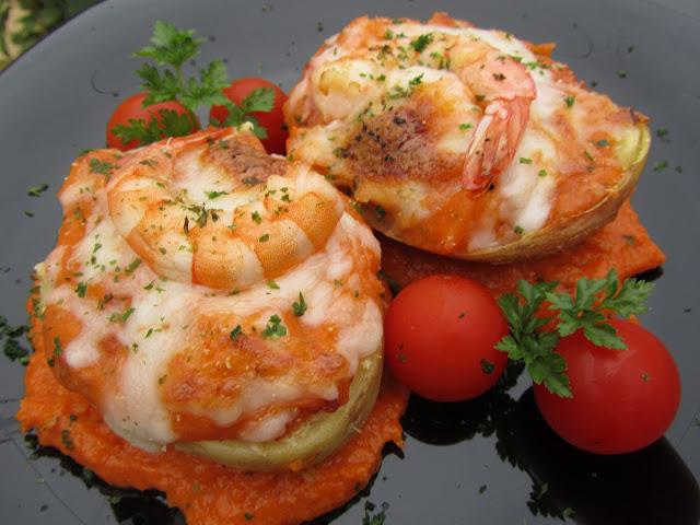 Patatas rellenas de langostinos en salsa americana Patatas rellenas de langostinos en salsa americana