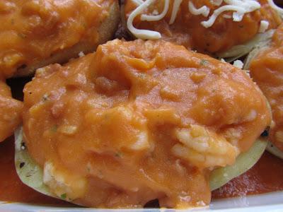Patatas rellenas de langostinos en salsa americana Patatas rellenas de langostinos en salsa americana