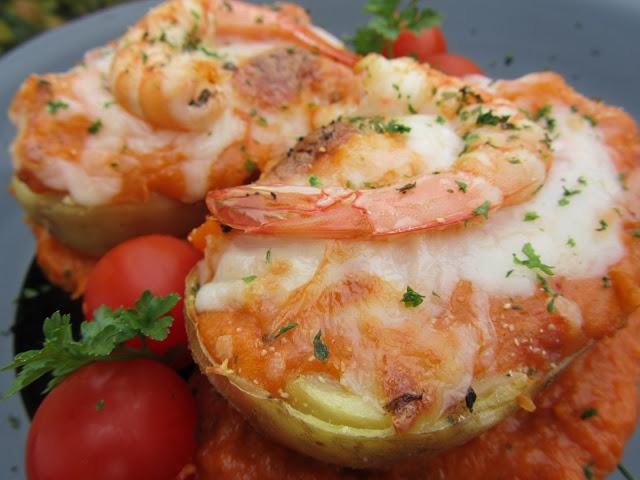 Patatas rellenas de langostinos en salsa americana Patatas rellenas de langostinos en salsa americana