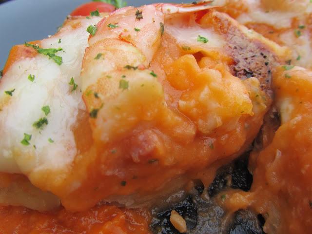 Patatas rellenas de langostinos en salsa americana Patatas rellenas de langostinos en salsa americana