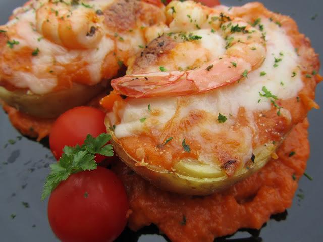 Patatas rellenas de langostinos en salsa americana Patatas rellenas de langostinos en salsa americana
