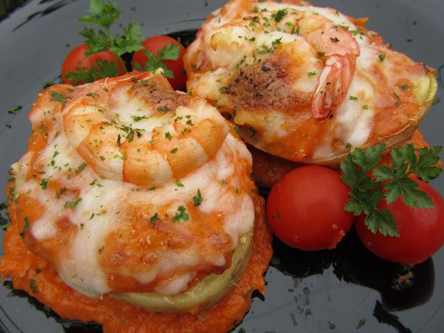 Patatas rellenas de langostinos en salsa americana Patatas rellenas de langostinos en salsa americana