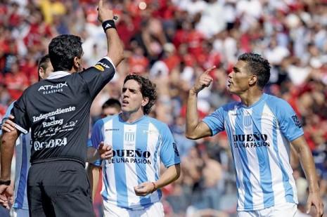 El año de Racing: los pibes mantienen viva la ilusión teofilo expulsion
