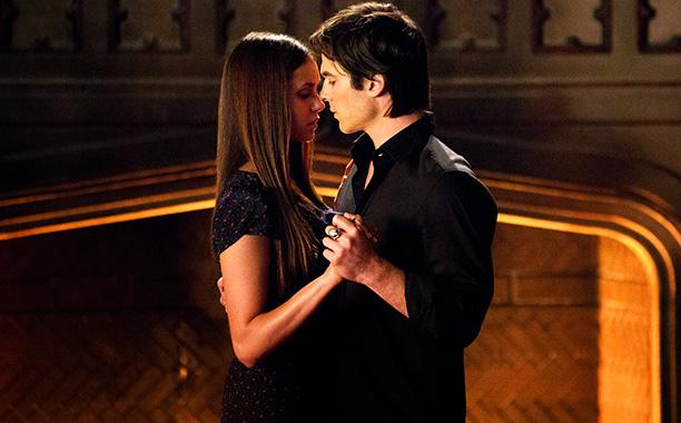 Canciones Fall TV 2012 The song: Ed Sheeran, ''Kiss Me'' The episode: ''My Brother's Keeper'' (407) The hook: Midway through TVD 's Nov. 29 episode, Laura Veirs' ''Little Deschutes''…