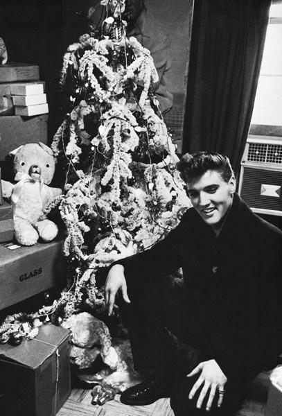 Las canciones navideñas de Elvis Presley y 10 curiosas fotos de sus navidades
