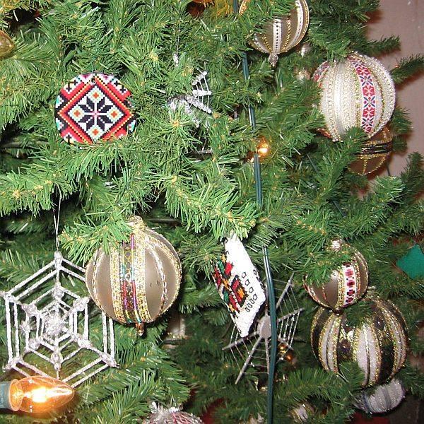 Árbol de navidad ucraniano con telarañas