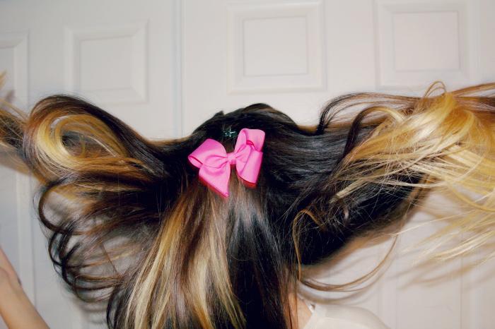 Pink bow, pink lipstick